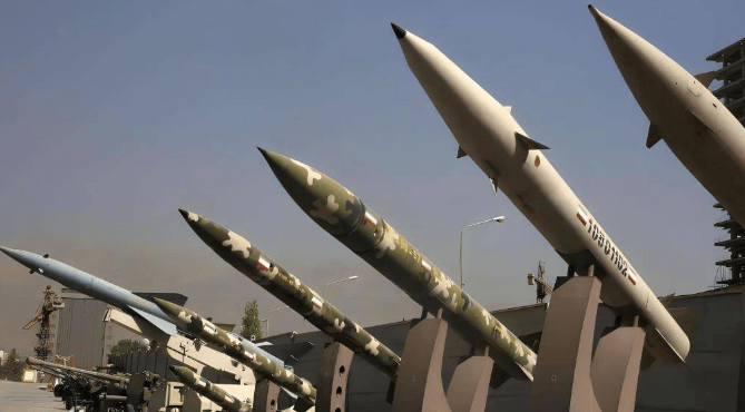 特朗普闪电逮捕马杜罗后，梅德韦杰夫给伊朗指了条出路：只有核武库才能保证安全！