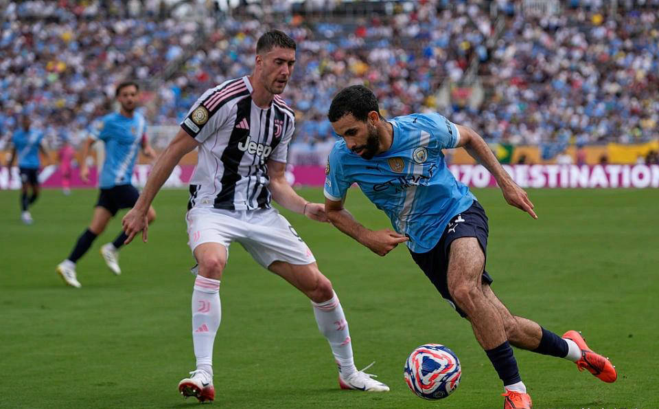 “巴萨新目标锁定尤文神锋弗拉霍维奇拜仁米兰