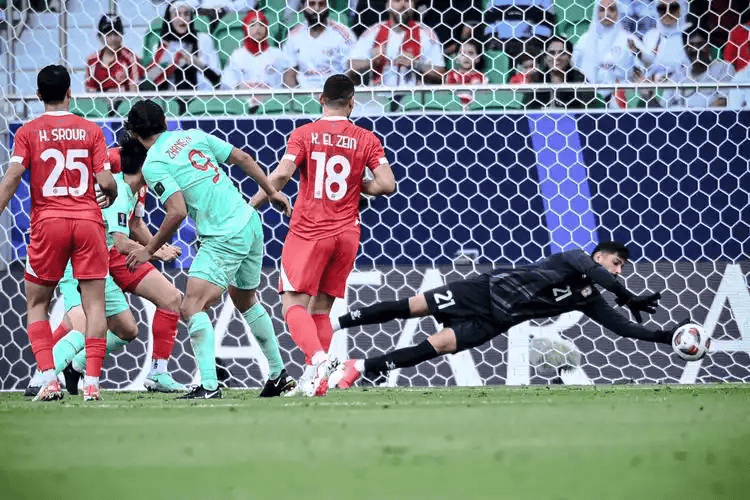 英超联赛免费高清直播+实时赛程+积分预测（2025赛季全覆盖）英联赛杯：纽卡斯尔联VS曼彻斯特城赛前分析比分前瞻