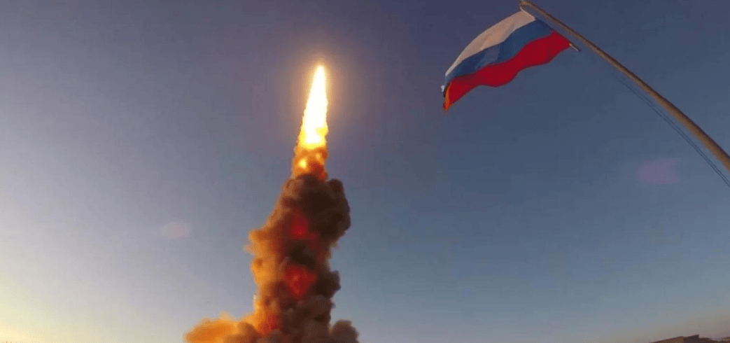 俄乌大结局要来？俄军终于想明白，炸军工厂不如炸电厂，基辅陷入黑暗