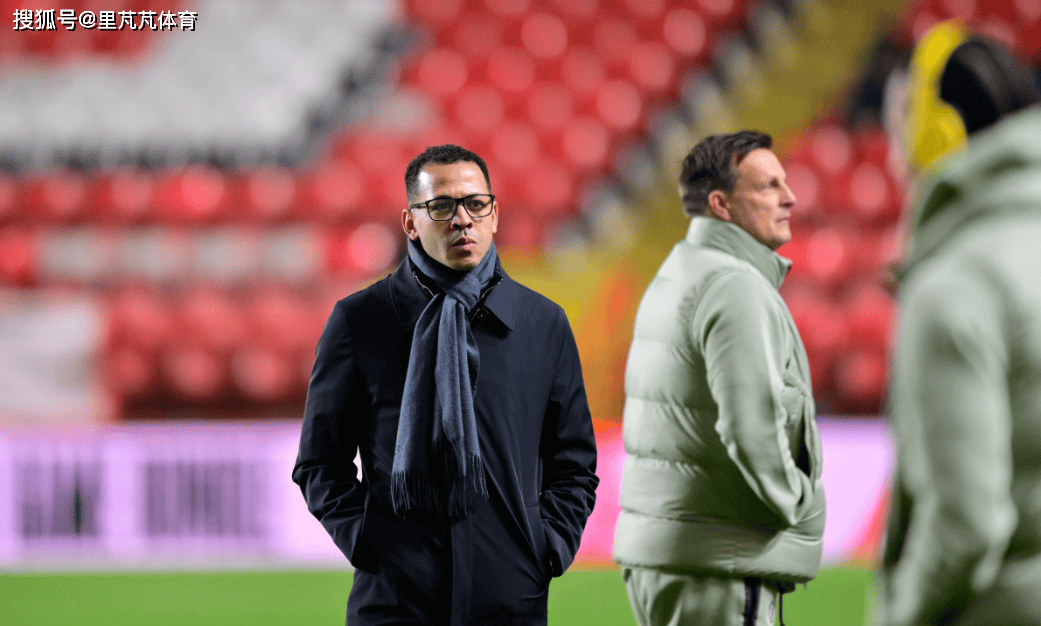 原创 一日英超动向:曼联名宿正式上任临时主帅,蓝军新帅谈对阿森纳