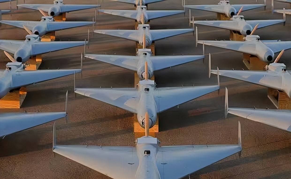 美军轰炸机压境伊朗，中东没航母照打：伊朗紧急查获大批美制武器