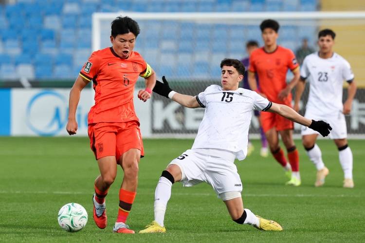 原创             全队遭批，唯他获赞！董方卓唯一认可的U23铁腰，要登陆英超了