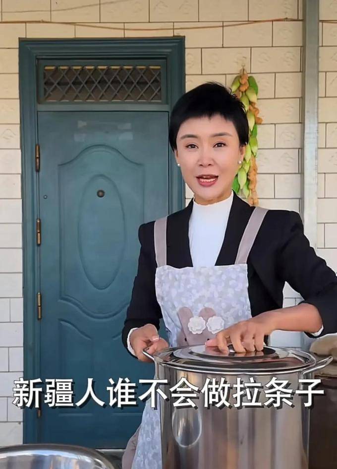 贺娇龙离世前聊天记录曝光，年入900万，本可以躺赢！47岁仍爱折腾