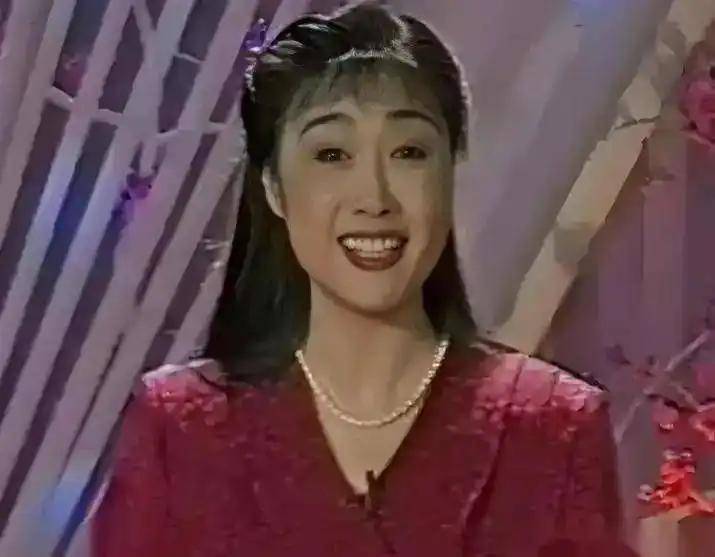 她是央视名嘴，因揭露姜昆丑闻被封杀，如今70岁处境如何？