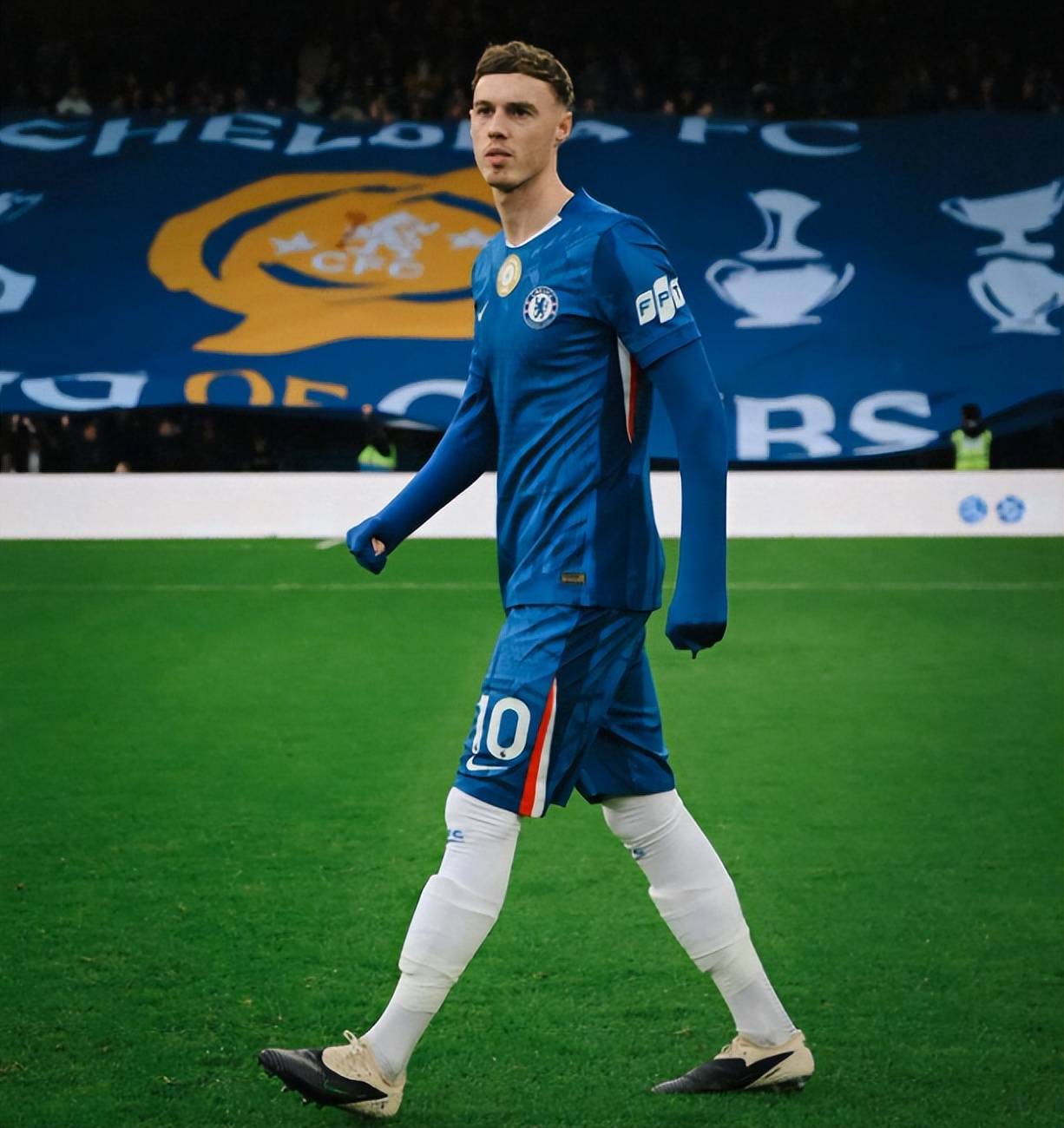 英超最新形势分析曼联2球胜曼城燃欧冠希望阿森纳地位仍稳固英超联赛免费高清直播+实时赛程+积分预测（2025赛季全覆盖）