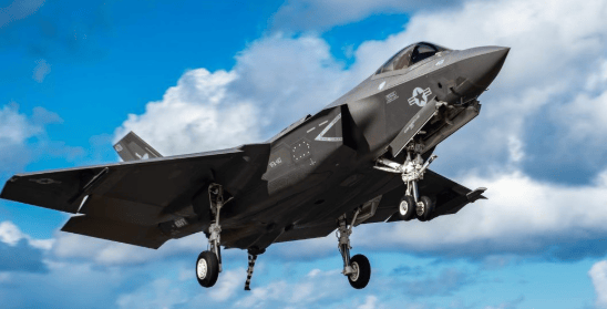 一觉醒来，俄媒传来噩耗：F-35突发失联疑坠海，特朗普炸伊朗要泡汤？