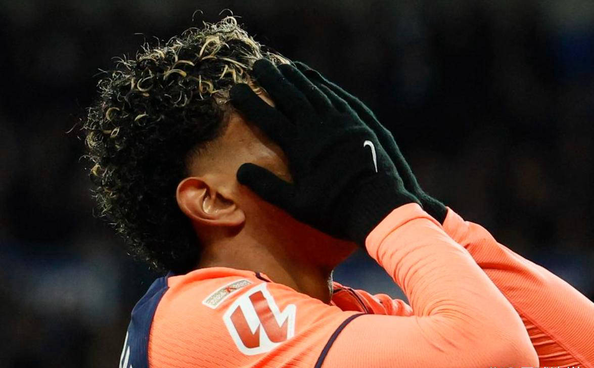 世界杯-足球赛事比分体育网疯狂一夜赛事回顾：巴萨遭遇冷门负维拉意外失利塞内加尔勇夺非洲杯冠军