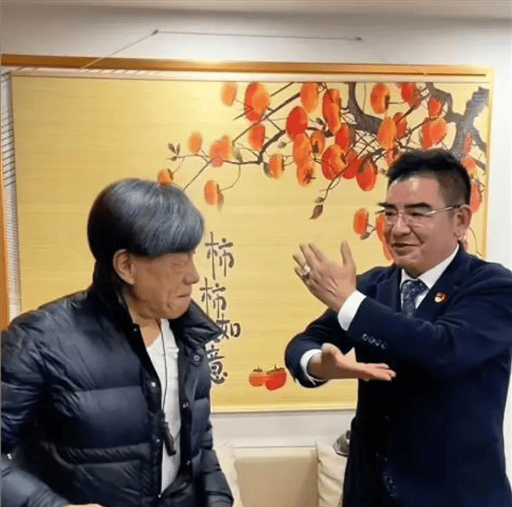 陈光标真敢说!他曝梁小龙是被身边人累垮的,早就劝过可惜没听劝,人走了账号还在卖货