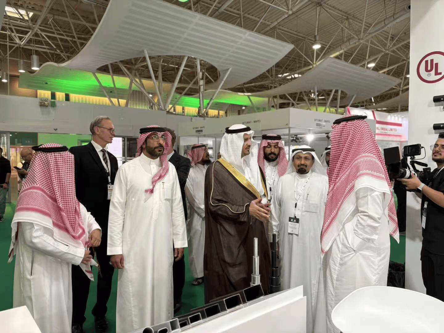 创造历史！俄军使用中国激光武器：是“定制空降”还是“全球漂流”