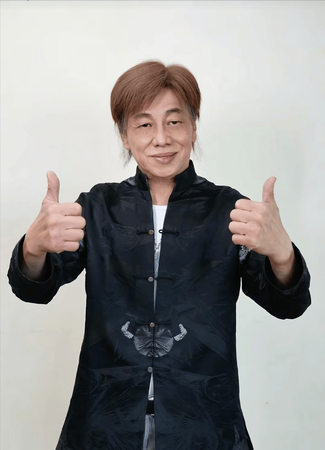 陈光标真敢说!他曝梁小龙是被身边人累垮的,早就劝过可惜没听劝,人走了账号还在卖货