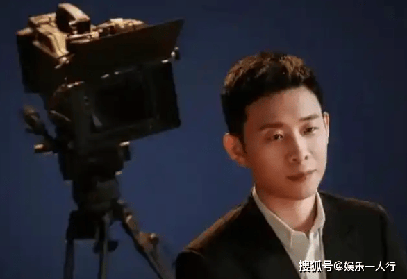 息影9个月真相曝光,官方突传张译喜讯,张艺谋一句话藏了9年终应验,早就看透他了