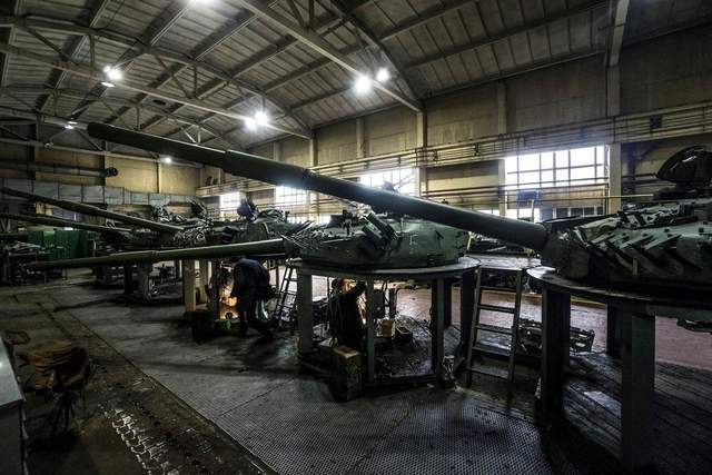 俄军坦克怎么越打越多，西方看不懂了，关键在于4个误判