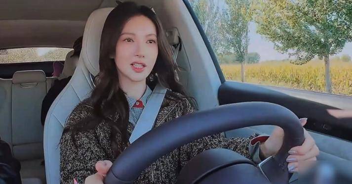 被曝“丑闻”才2小时，交警回应金晨肇事逃逸，恶心的一幕出现了