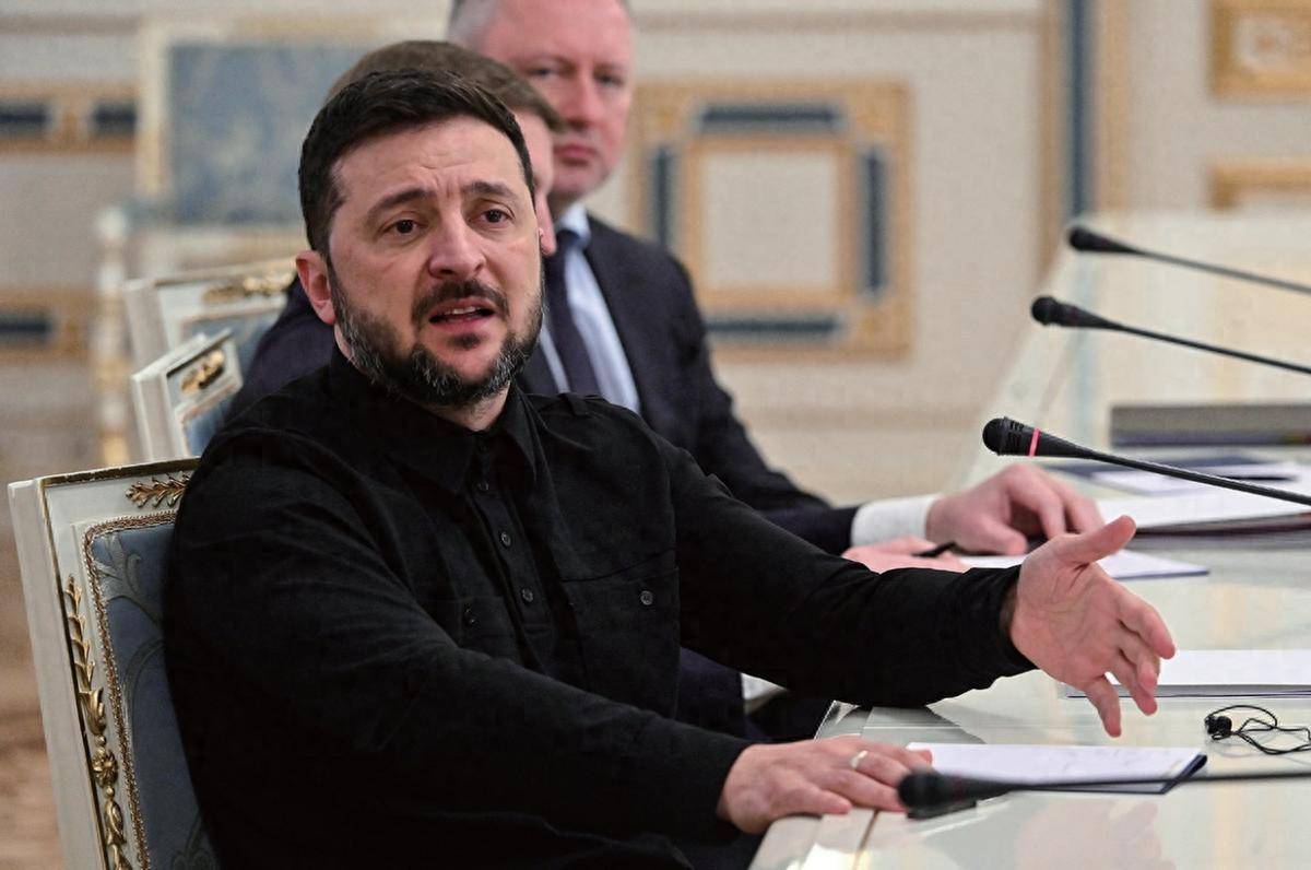 泽连斯基拒绝前往莫斯科，也拒绝割地求和，俄军改变战术，中方表态掷地有声！