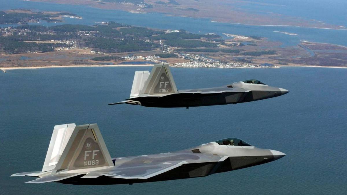 歼-20数量将破千,F-22变绝版,英智库警告:西太平洋成美军禁区