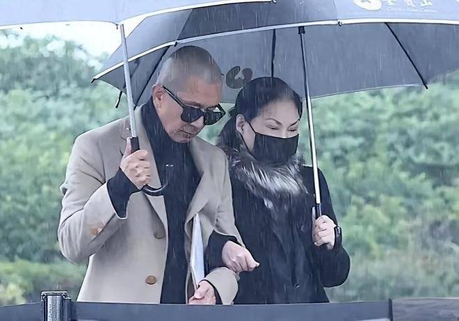 大S忌日不到24小时，小玥儿姐弟新动态曝光，让S家的深情成笑话