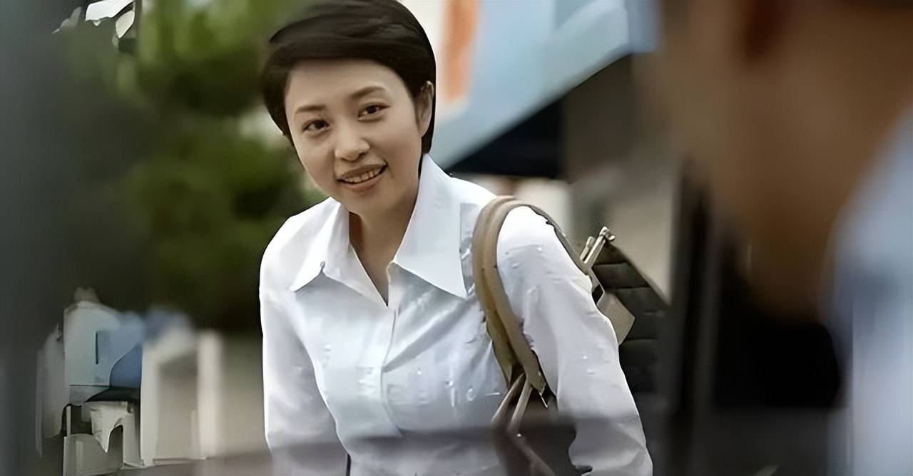 她是上海人民的骄傲，嫁大12岁恩师为妻，如今丈夫已是北影院长