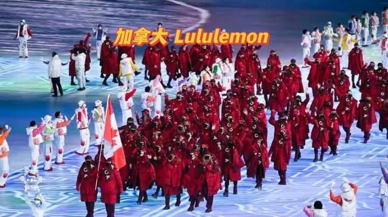 米兰冬奥会开幕式中国代表团穿蓝色羽绒服、