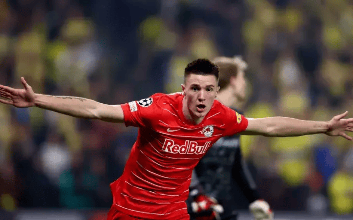 从疯狂撒纸到抱头沉默：米兰体育说18万人