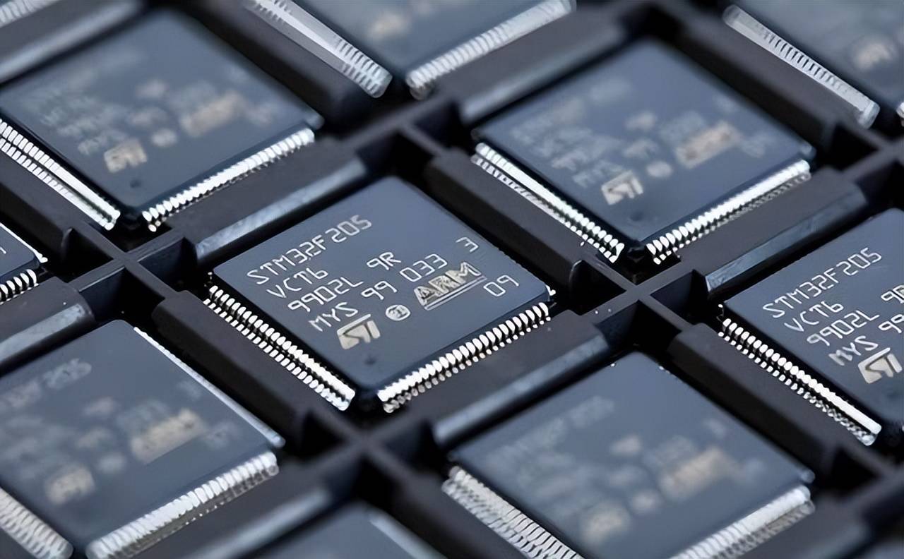 原创             为何俄罗斯不担心芯片、光刻机断供？除了中国，其他国家都不担心