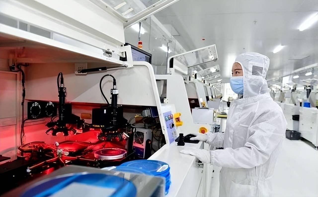 原创             为何俄罗斯不担心芯片、光刻机断供？除了中国，其他国家都不担心