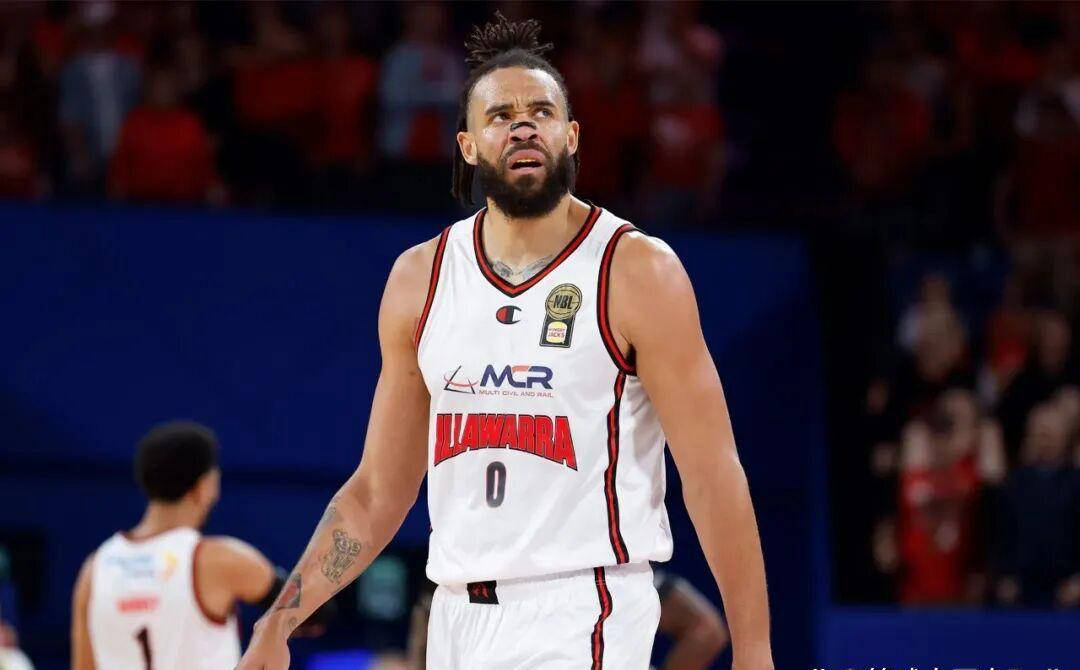 NBA职业联赛中文官网__实时赛程比分+球队资讯加盟北京首钢！38岁老将麦基的篮球余