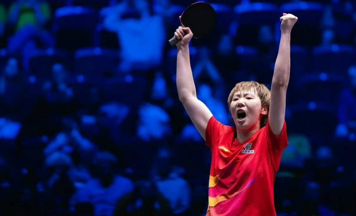 国乒马年欢乐来袭！孙颖莎拆盲盒玩转新年王叫扬叔 - 全网最会整活的苏超球迷  足球圈热梗收割机楚钦送出暖心平安祝福