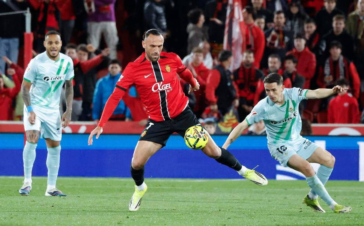 西班牙足球甲级联赛西甲最新积分榜更新：马竞失利贝蒂斯与瓦伦西亚全取三分