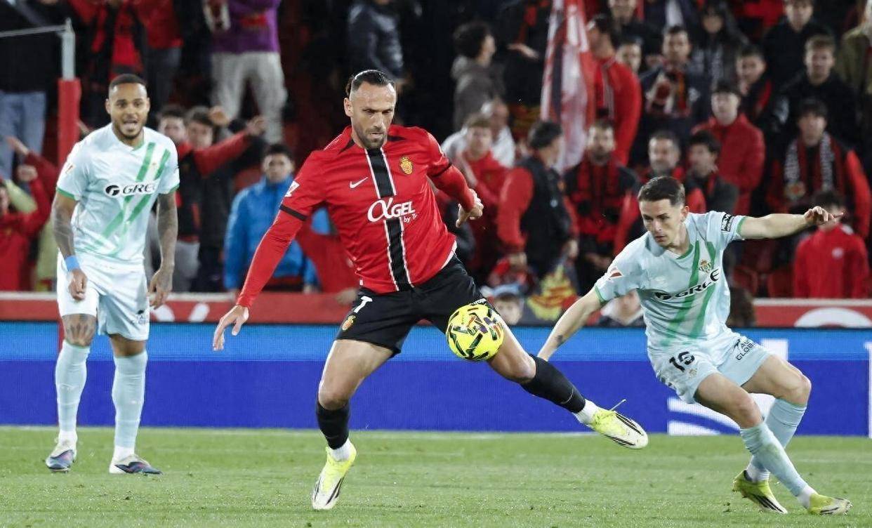 随着马竞0-3惨败贝蒂斯2西班牙足球甲级联赛-1瓦伦西亚2-0西甲最新积分榜诞生