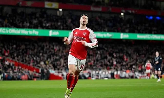 英超霸主英超联赛免费高清直播+实时赛程+积分预测（2025赛季全覆盖）阿森纳足总杯4球大胜晋级多线冠军争夺战全面开花