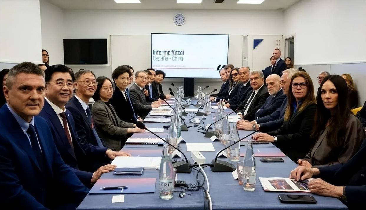 中国足球有希望了！皇马加国足世纪握手！邵佳一偷师能否带领球队进入世界杯-足球赛事比分体育网世界杯？