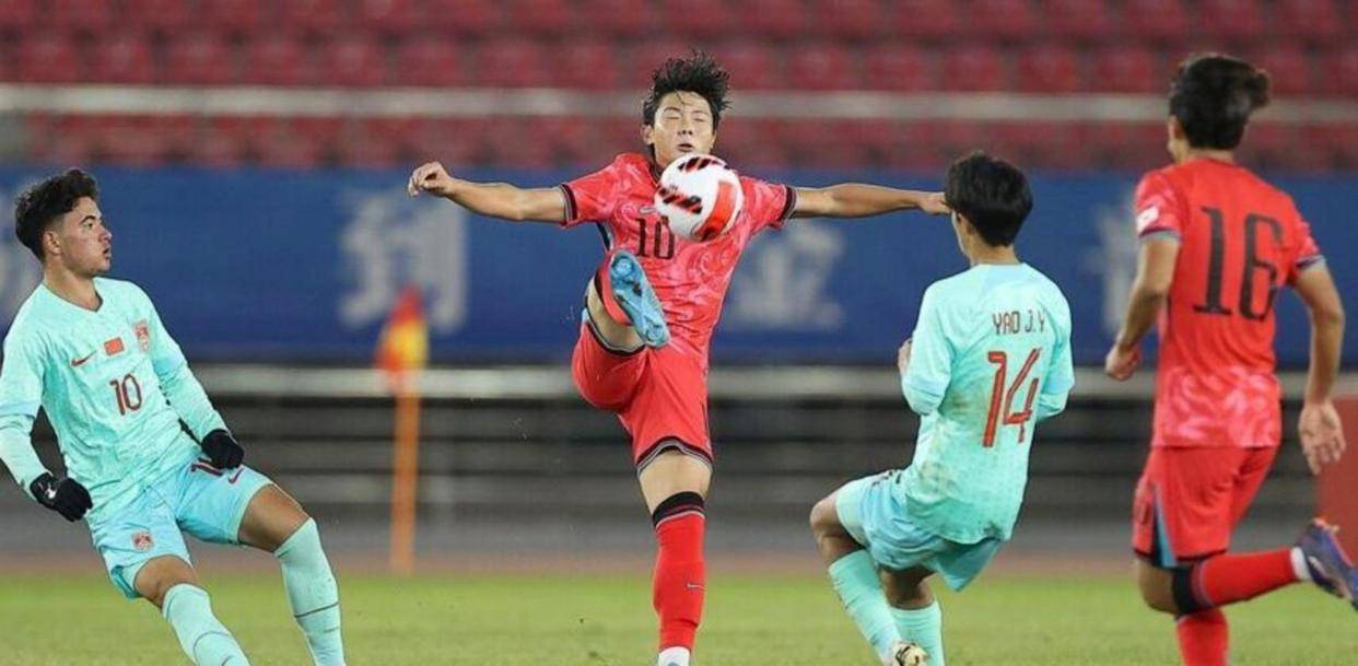 足球直播-NBA直播_英超_世界杯体育【超清在线观看】日本媒体用残忍的破坏力形容中国U17男足预选赛5场42球零失球主帅日本人打造高位逼抢铁军中国足球难道真只是缺人