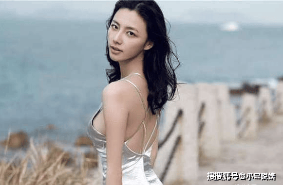 她曾是清纯玉女，因名气不高风格大变，龚玥菲 柳岩都没她敢穿