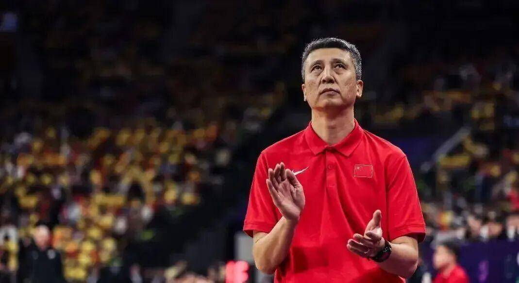 中国男篮大战日本男篮！16人世预赛大名单