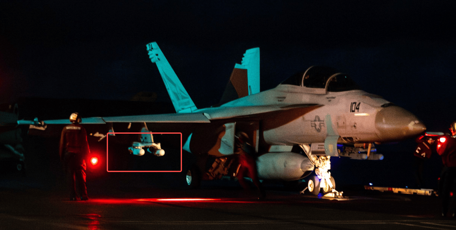 有三种制导方式！美军舰载机配备精确打击新神器，抗干扰太强了