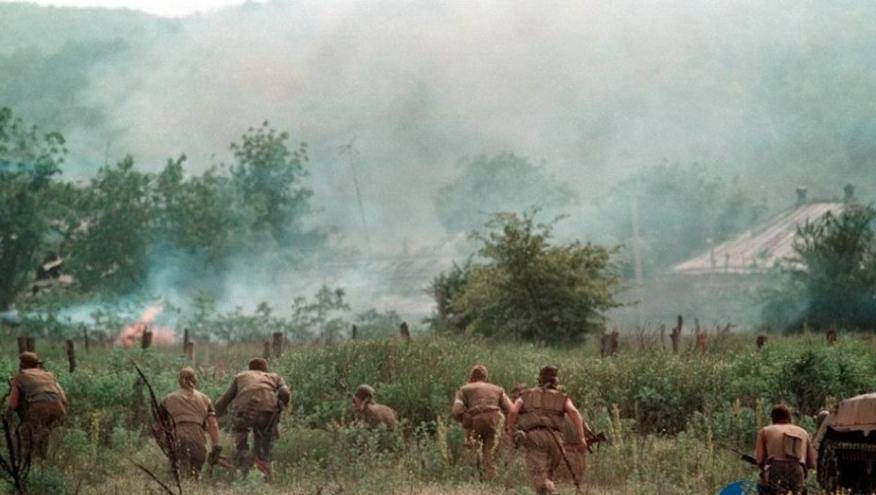 不愧是战斗民族!90名伞兵对战2500名叛军,血战3天3夜牺牲84人