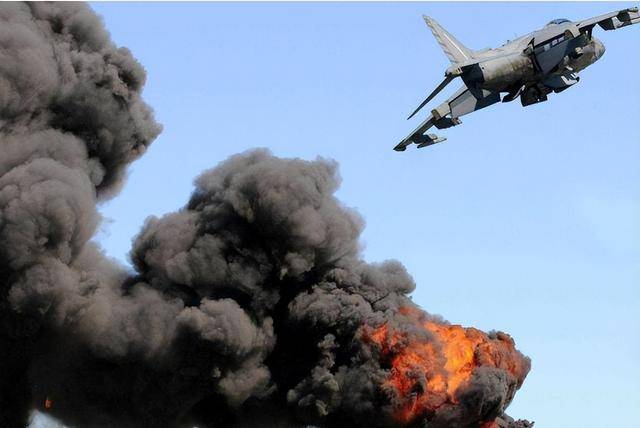 高层内奸藏不住了！选举现场突发爆炸，伊朗新防长上任24 小时身亡