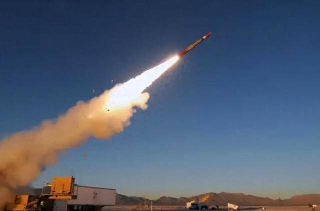 第17轮打击来了，美军舰被重创？地区局势持续升温，俄外长紧急定档访华