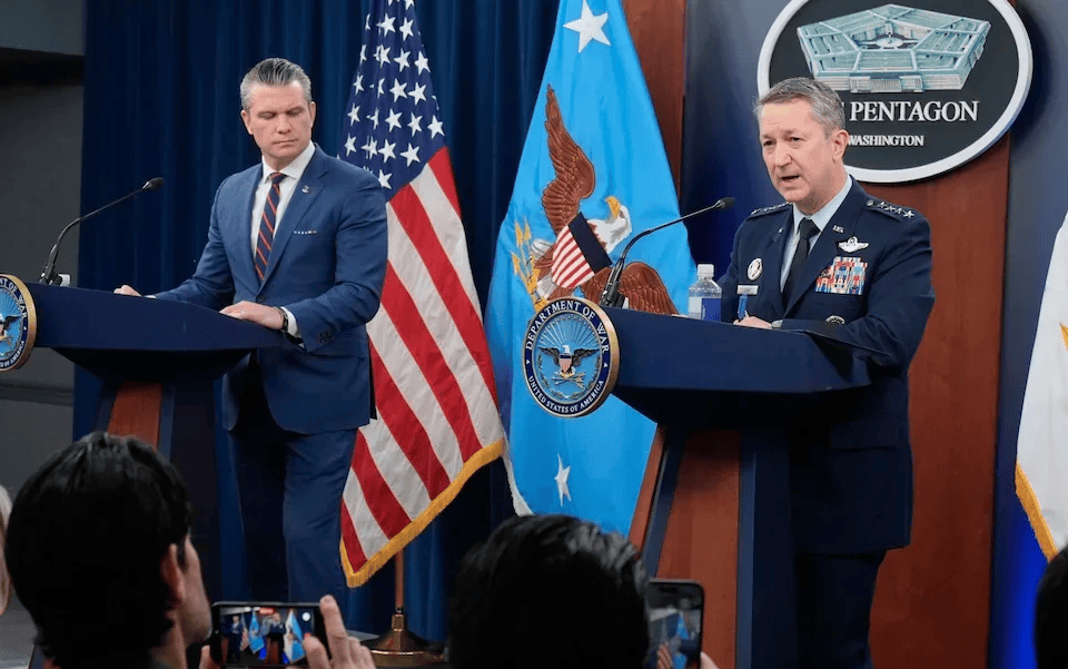 英媒：美防长可能成为袭击伊朗的“替罪羊”