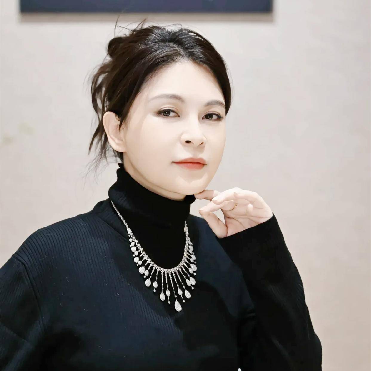 知名演员嫁大44岁老艺术家，现丈夫91岁垂垂老矣，她47岁貌美如花