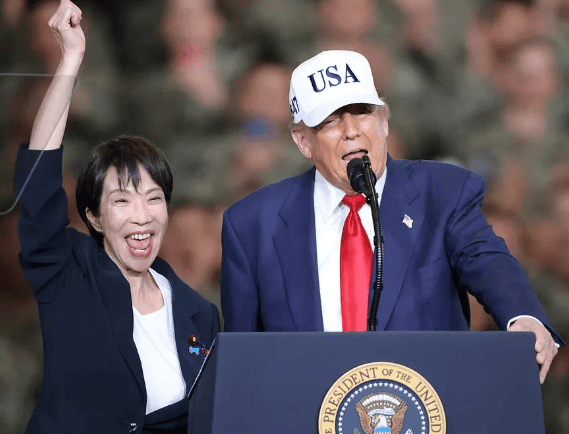 与特朗普聊完了，高市早苗笑容已消失，美国提醒日本：中方反制还没完