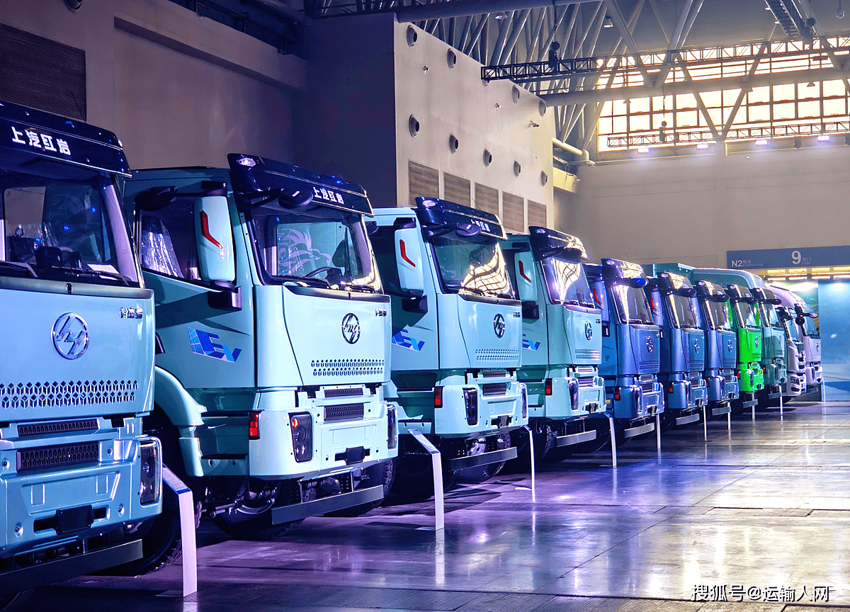 上汽红岩i杰狮纯电牵引车实拍:重载倒短新能源“三好选手”(图1)