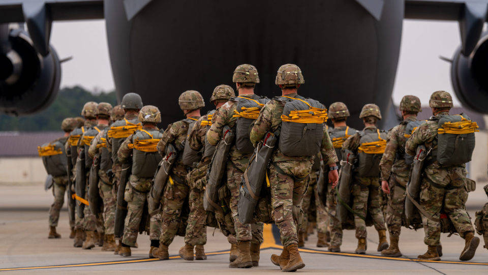 美议员爆料:特朗普在乞求中国,给中东僵局解围