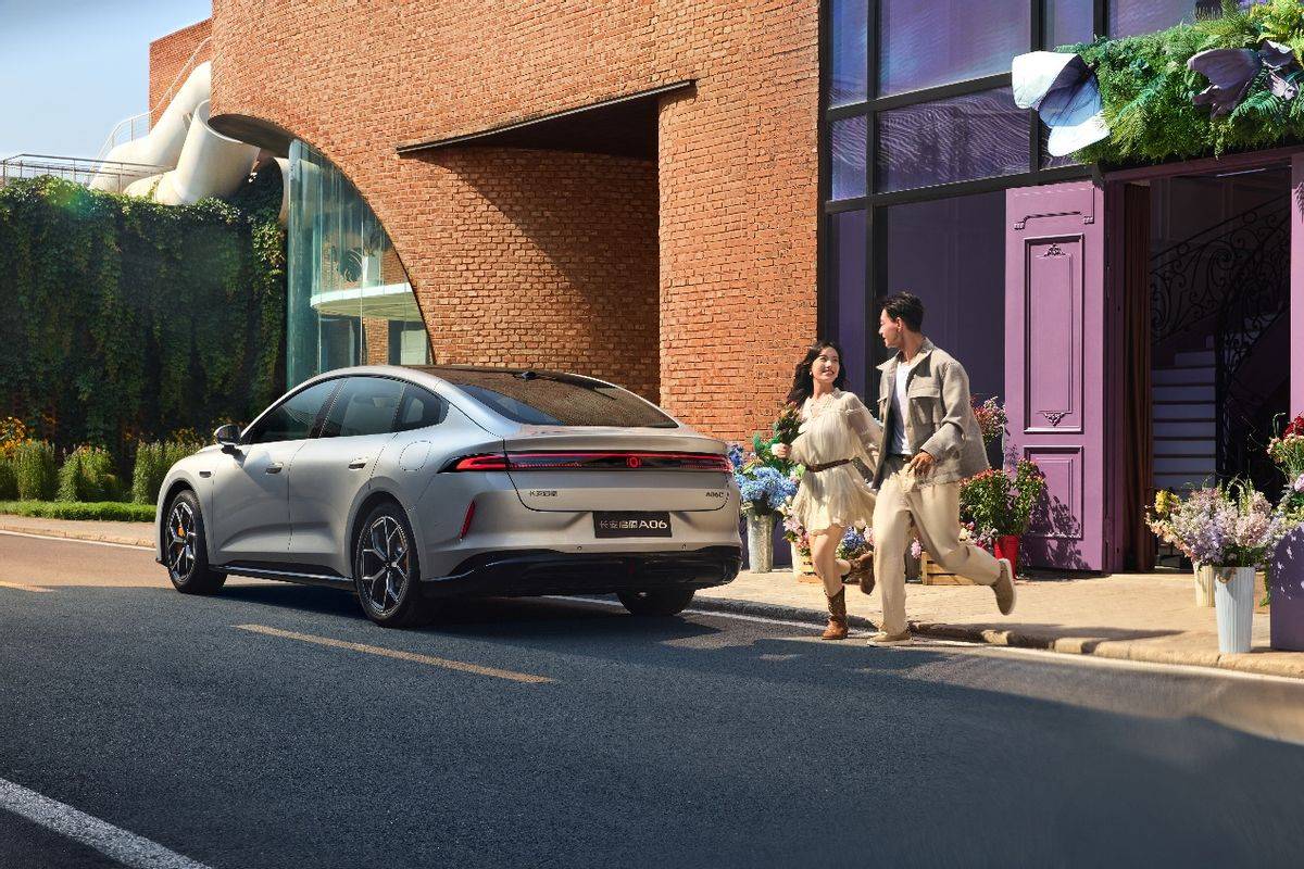 主动安全拉满!长安启源A06OTA解锁爆胎稳行、侧向视野辅助(图1)