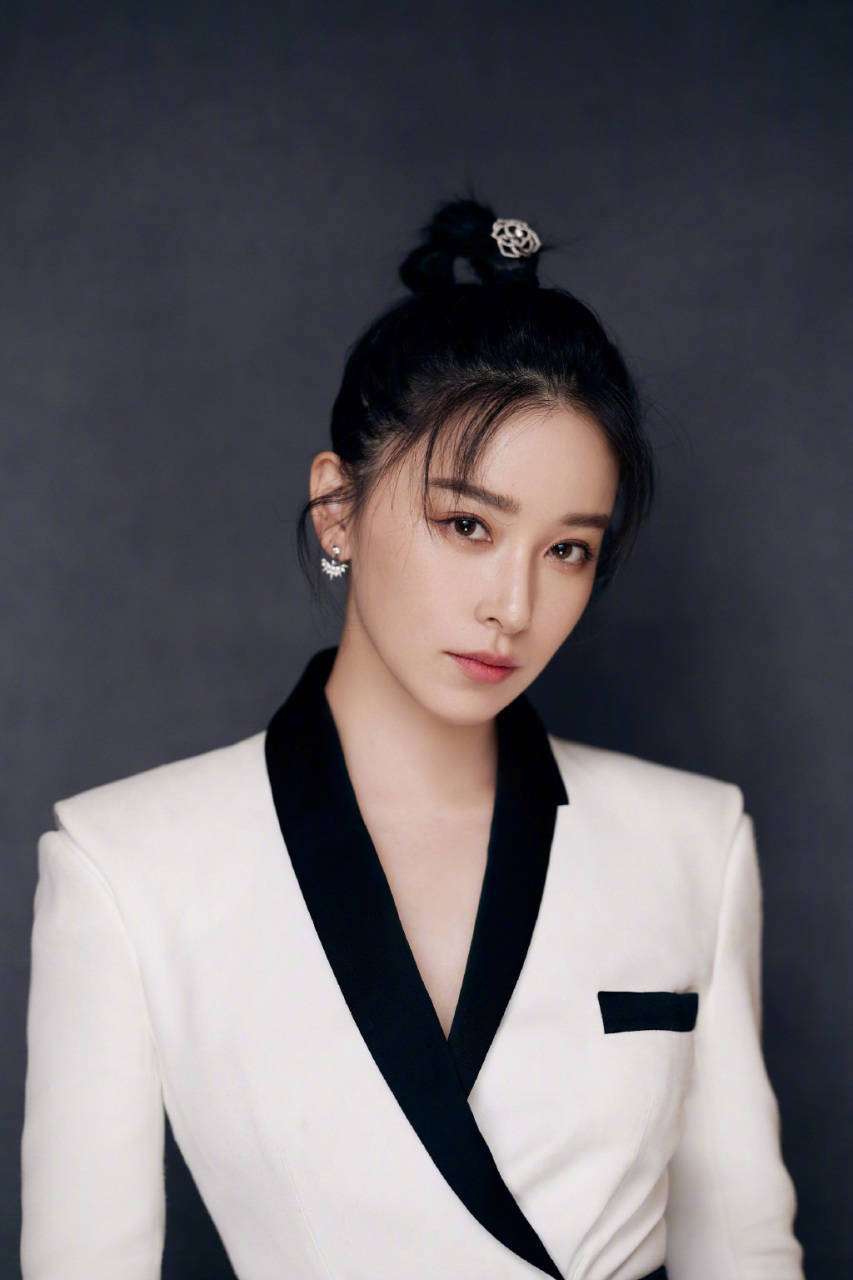 37岁阚清子深夜撩睡衣妊娠纹像地图一样纵横交错但这个回应让全网沉默了