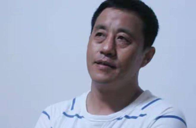 不听赵本山劝告，抛弃发妻净身出户，转身迎娶小19岁女儿闺蜜