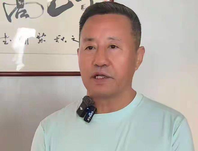不听赵本山劝告，抛弃发妻净身出户，转身迎娶小19岁女儿闺蜜
