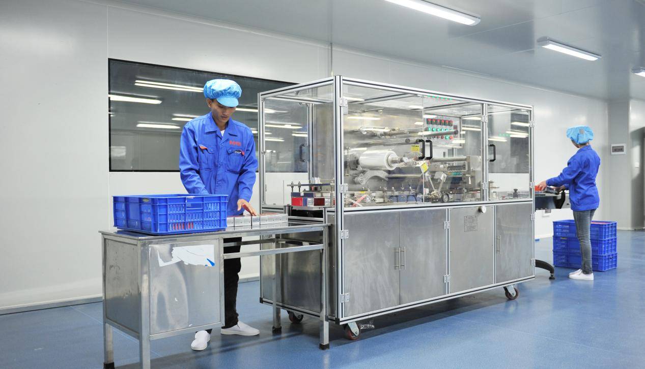 研美深耕跨境化妆品OEM/ODM，以合规与研发赋能品牌出海近年来，随着全球美妆消费需求的多元化与跨境电商渠道的迅猛扩张，跨境化妆品已成为国货品牌及新锐创业者突破增长瓶颈、挖掘市场增量的核心赛道。然而，不同国家复杂的法规壁垒、漫长的供应链响应周期，以及产品功效与品质的稳定性，往往成为品牌出海路上的“拦路虎”。在此背景下，具备国际化生产标准、深厚研发底蕴及全品类覆盖能力的OEM/ODM工厂，正成为品牌
