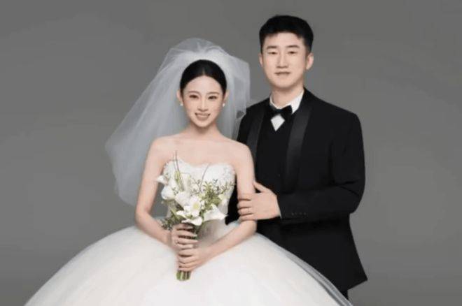 太奇妙!关晓彤助理嫁黄景瑜发小网友:内娱神仙联姻